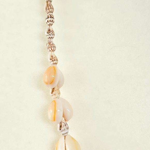 Vtg Puka Shell Cream Beaded Necklace - Picture 2 of 4